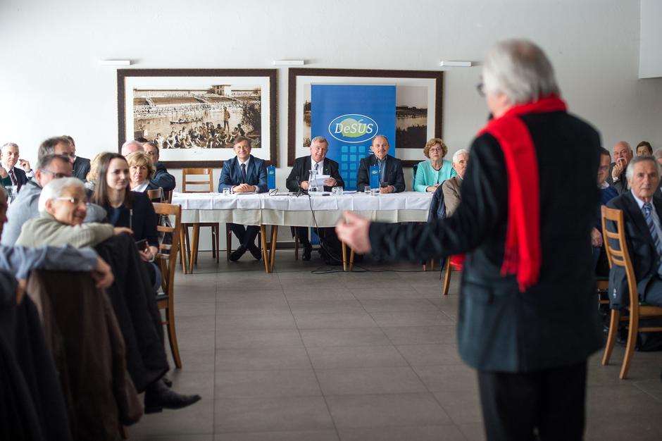 DeSus | Avtor: Anže Petkovšek