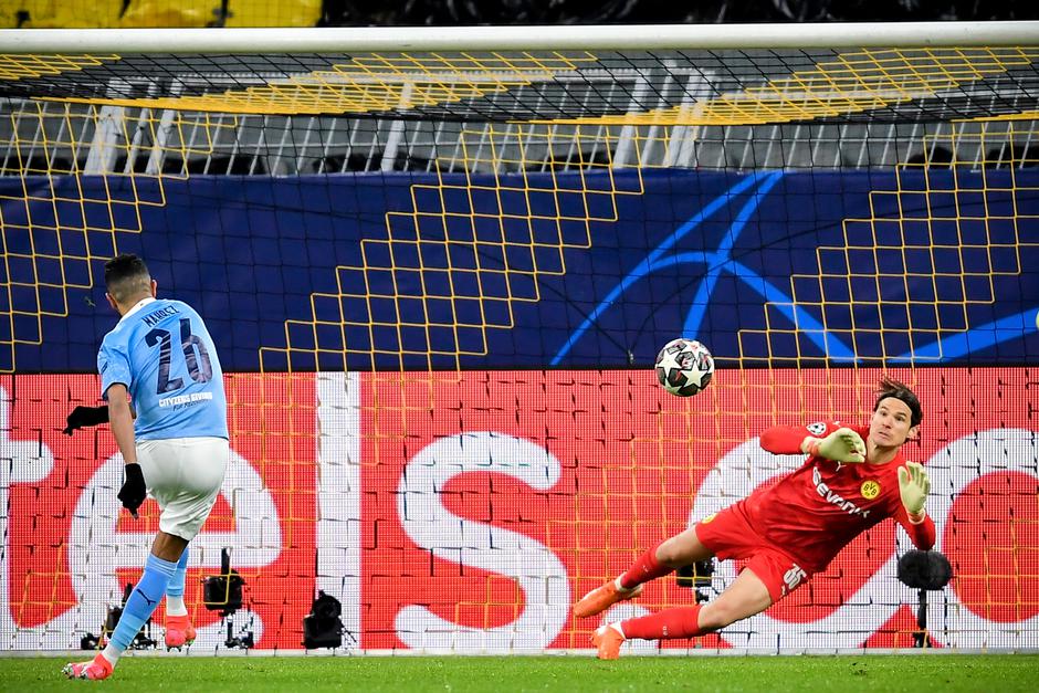 Riyad Mahrez Marwin Hitz BVB Man City | Avtor: Epa