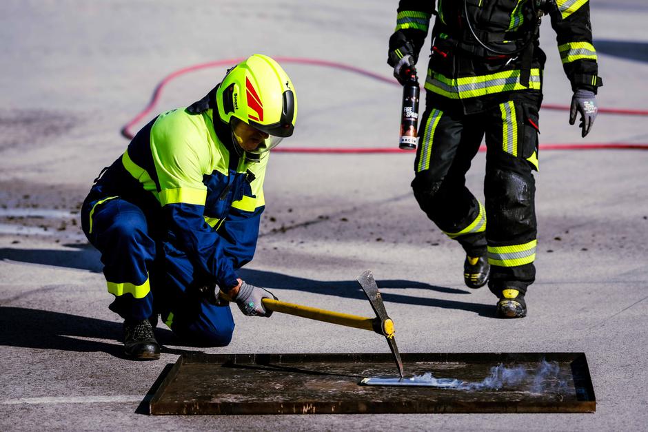 testni vžig in gašenje e-avtomobila, ko zagori elektrika | Avtor: Saša Despot