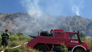 požar Omiš gasilci ogenj