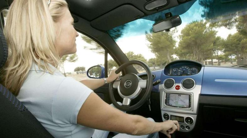 Vetrobransko steklo, protisončna zaščita