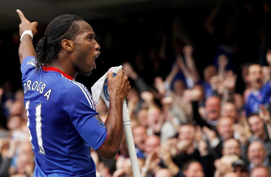 Didier Drogba je prispeval spektakularen zadetek s peto. (Foto: Reuters)