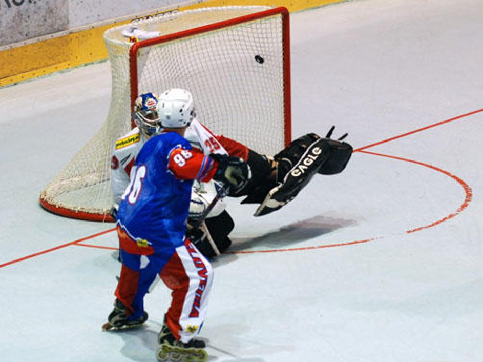 Slovenski reprezentanti so kar osemkrat premagali avstrijskega vratarja.