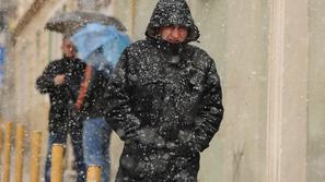 Tako je sneg zjutraj presenetil prebivalce Šibenika. (Foto: Pixell)