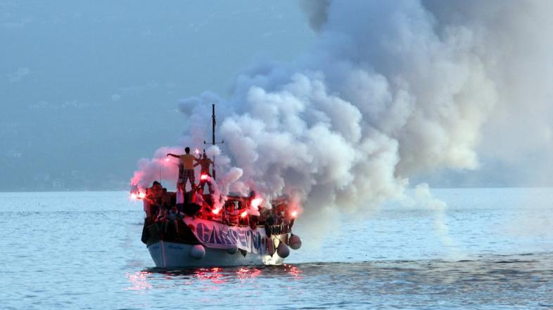 navijači rijeka morje bakle huligani