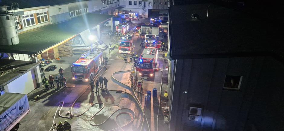 Obsežen požar v Preserjah | Avtor: Center za zaščito in reševanje Domžale