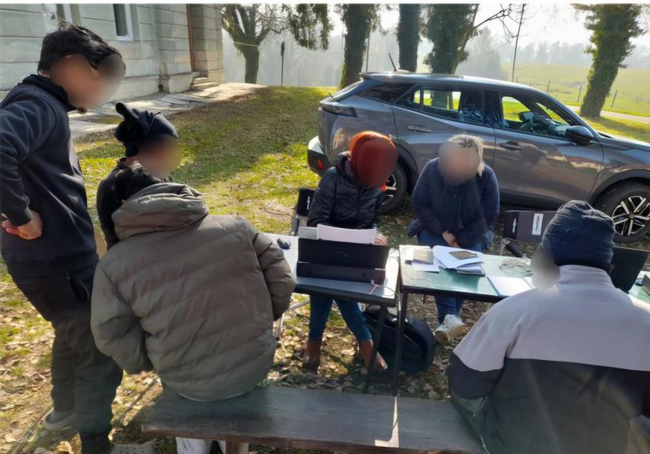 tuji delavci iz Nepala na sezonskem delu na Dolenjskem | Avtor: IRSD