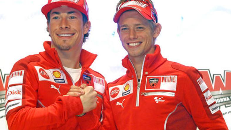 Casey Stoner (desno) in Nicky Hayden želita naslov prvaka v kraljevem razredu vr
