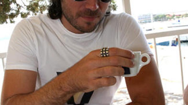 Jan niza hit za hitom.