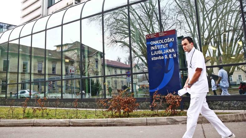 Slovenija 19.12.2013 onkoloski institut, hisna preiskava na upravi klinicnega ce