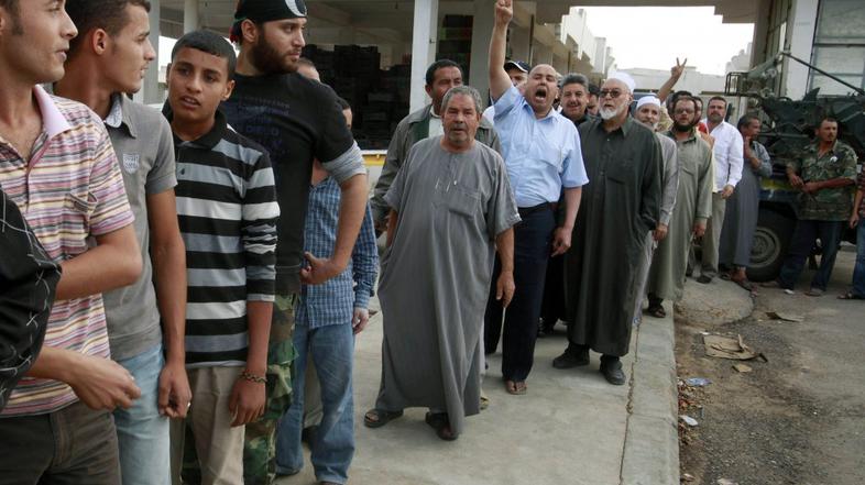 Vrsta za ogled Gadafijevega trupla