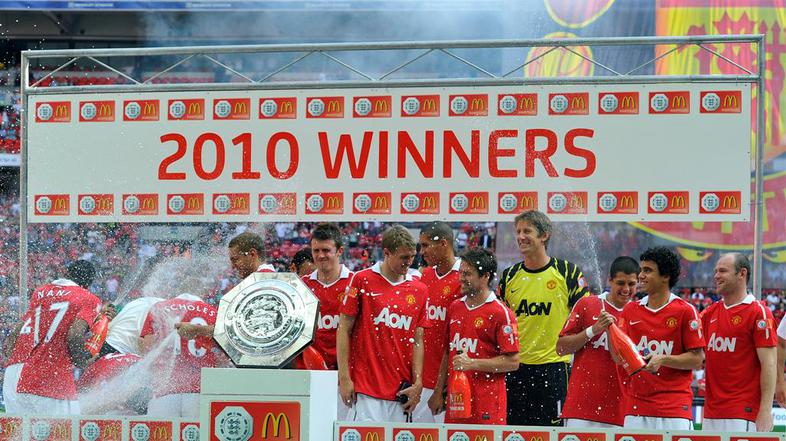 Van der Sar Rooney Carrick proslava sampanjec zmagovalci slavje veselje