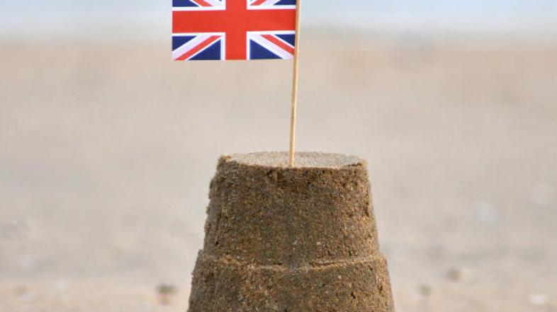 Britanski turisti vsako leto razburkajo veliko obmorskih mestec v Sredozemlju; p