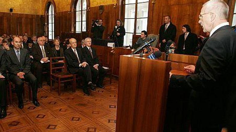 Ustavno sodišče je novim ustavnim sodnikom razdelilo njihove funkcije.