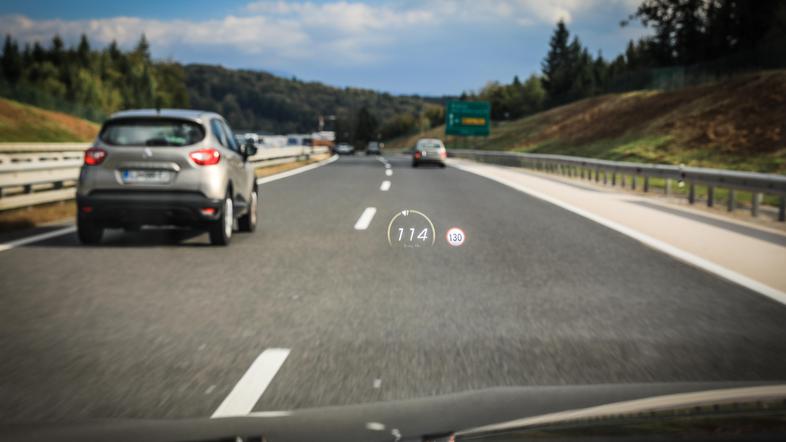 Mercedes-Benz GLC HUD zaslon