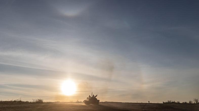 ukrajinska vojska vojaki tank