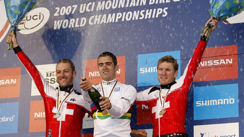 Francoz Julien Absalon se je še pred koncem zagotivil zmago v skupnem seštevku.