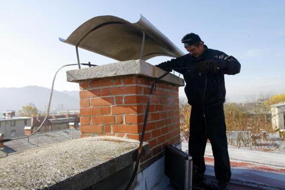 Dimnikarji skrbijo za okolje in energijo ter posredno varujejo življenja in prem | Avtor: Žurnal24 main