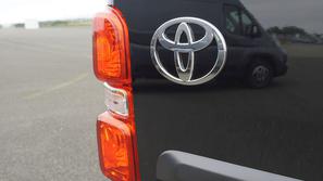 Toyota Professional: proace city, proace, proace max, hilux, LGV