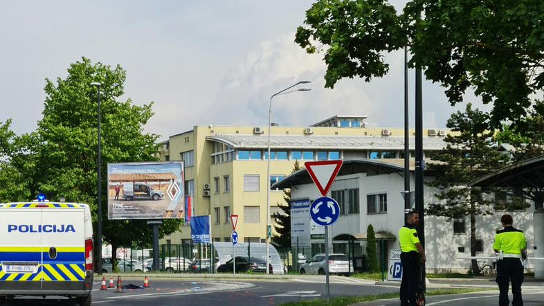 Slovenske novice: Huda smola. Takšna je bila nesreča na Letališki - Nesreča kolesar