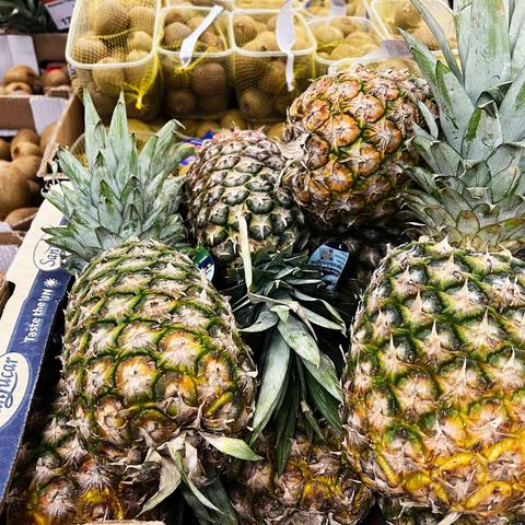 Ananas in kivi