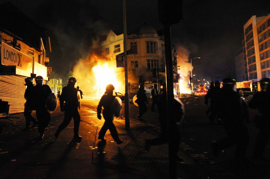 Nemiri v Londonu | Avtor: EPA