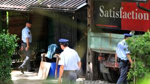 Po prijetju osumljenca in obdukciji trupel lahko sorodniki pokopljejo žrtvi mašč