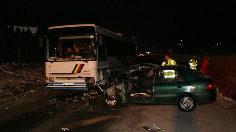 Čelno v avtobus zaradi vožnje skozi rdečo luč? (Foto: Naš bralec)