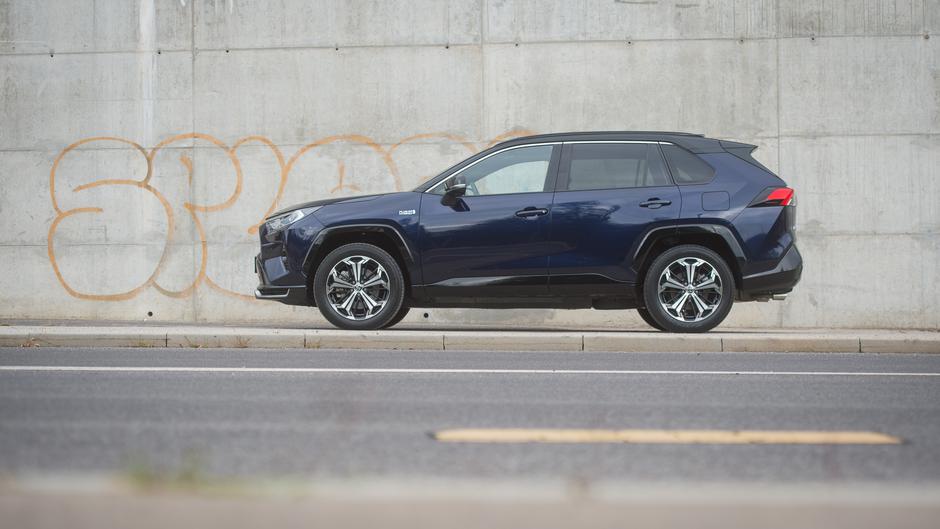 Toyota RAV4 Plug-in Hybrid | Avtor: Anže Petkovšek