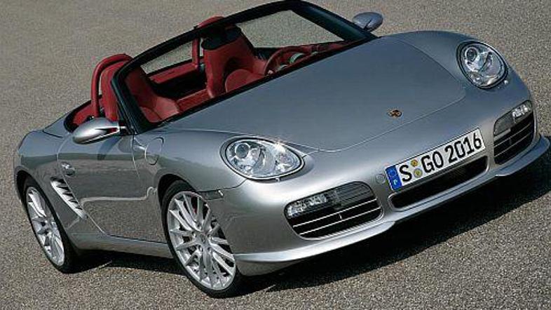 Spyder se od običajnega boxterja razlikuje predvsem po videzu, nekaj sprememb pa