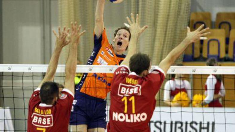 Tine Urnaut je uspešno nadomestil poškodovanega Jasmina Čuturiča.