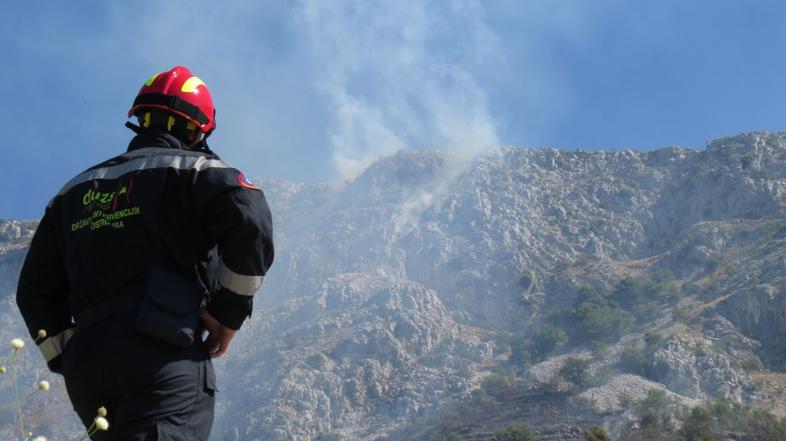 požar Omiš gasilci ogenj