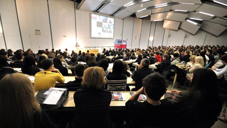 “Mislim, da je škandalozno, da ljubljanska univerza in fakultete tako vlečejo de