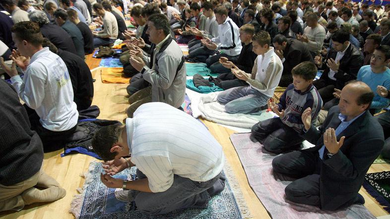 Za muslimane se danes začenja sveti mesec ramazan, ki bo trajal do devetega sept