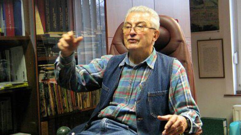 Janez Rugelj je večino svojega dela posvetil zdravljenju alkoholizma. Med svoje 