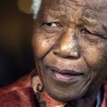 Nelson Mandela se je iz javnega življenja umaknil leta 2004. (Foto: Reuters)