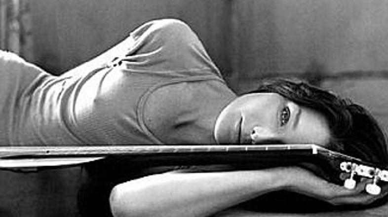 Carla Bruni je 12. julija izdala nov album, ki je v Franciji že postal pravi hit