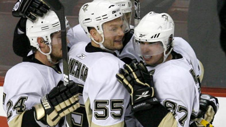 Hokejisti Pittsburgha so zaostajali za tri zadetke, a se na koncu veselili zmage