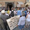 Protest zaradi garažne hiše pod tržnico.