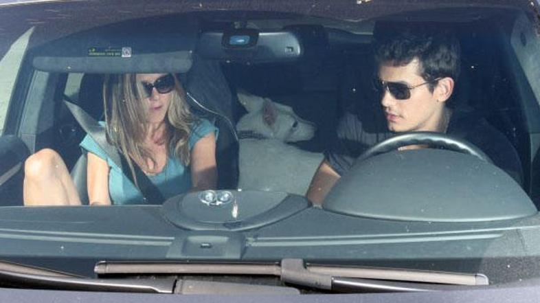 Zaroka naj bi se zgodila čisto spontano.