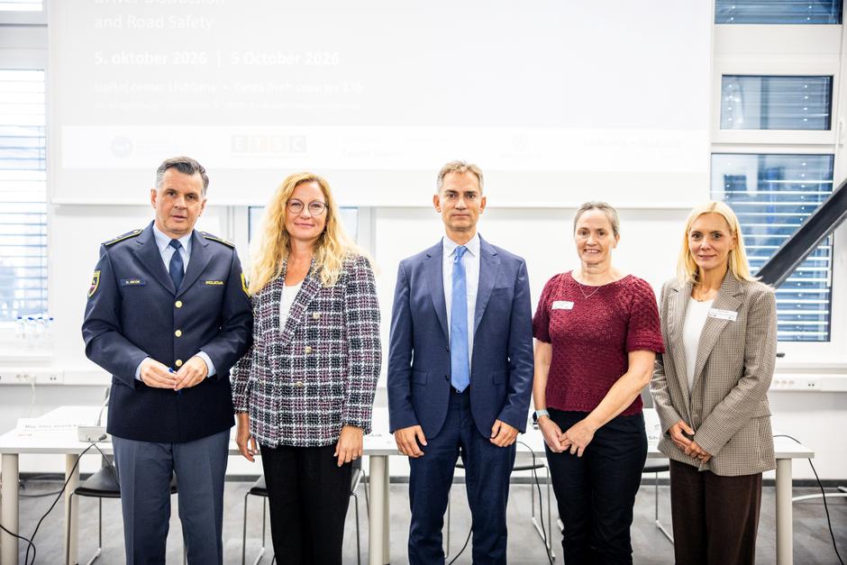 AVP, mobilni telefoni kot motnja vožnje | Avtor: AVP