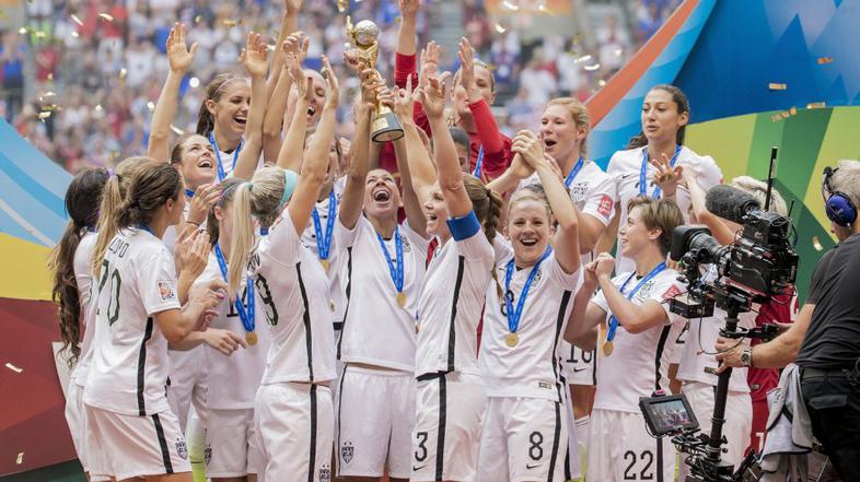 Predaja pokala za svetovno prvenstvo žensk