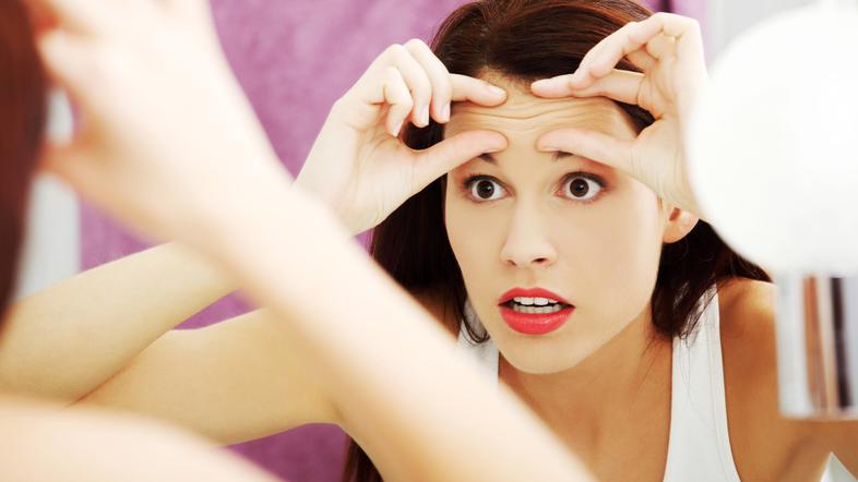 ženska gube ogledalo