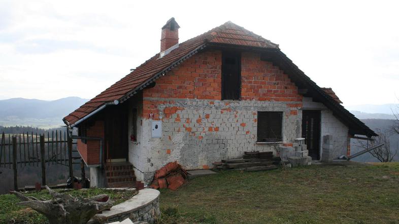 V požaru je eden izgubil življenje, neuradno zaradi zadušitve. (Foto: Živa Zakše