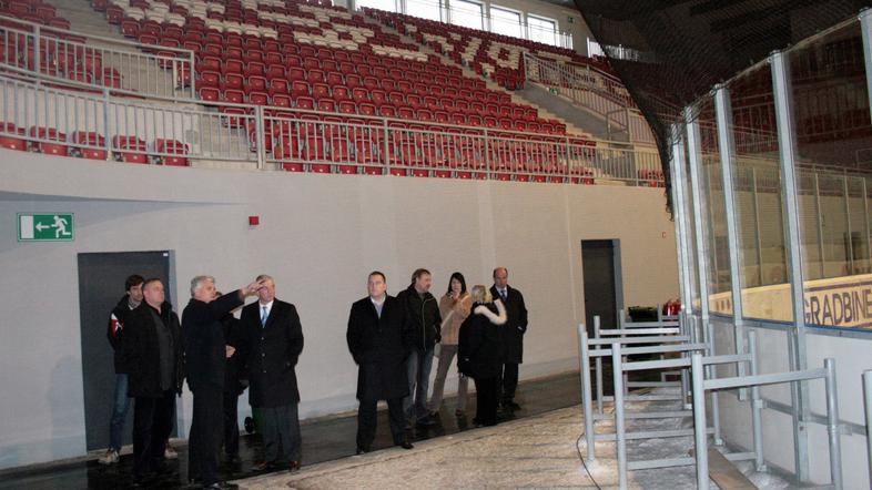 Delegacija KZS si je konec januarja ogledala dvorano Podmežakla in se seznanila 