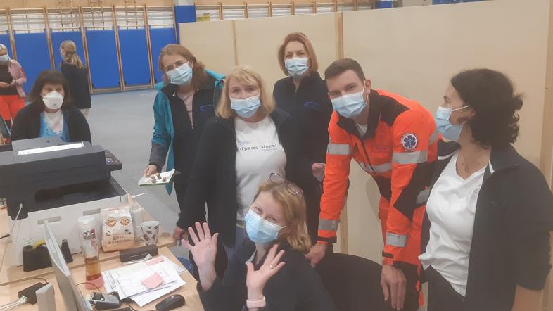 Ekipa Zdravstvenega doma Kranj po končanem cepljenju v vojašnici, Kranj, 3.11.2021