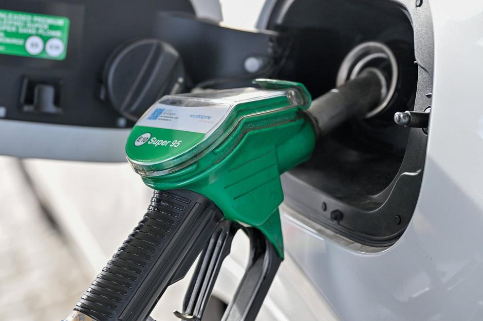 Bencinska črpalka, tankanje goriva, bencin | Avtor: Profimedia