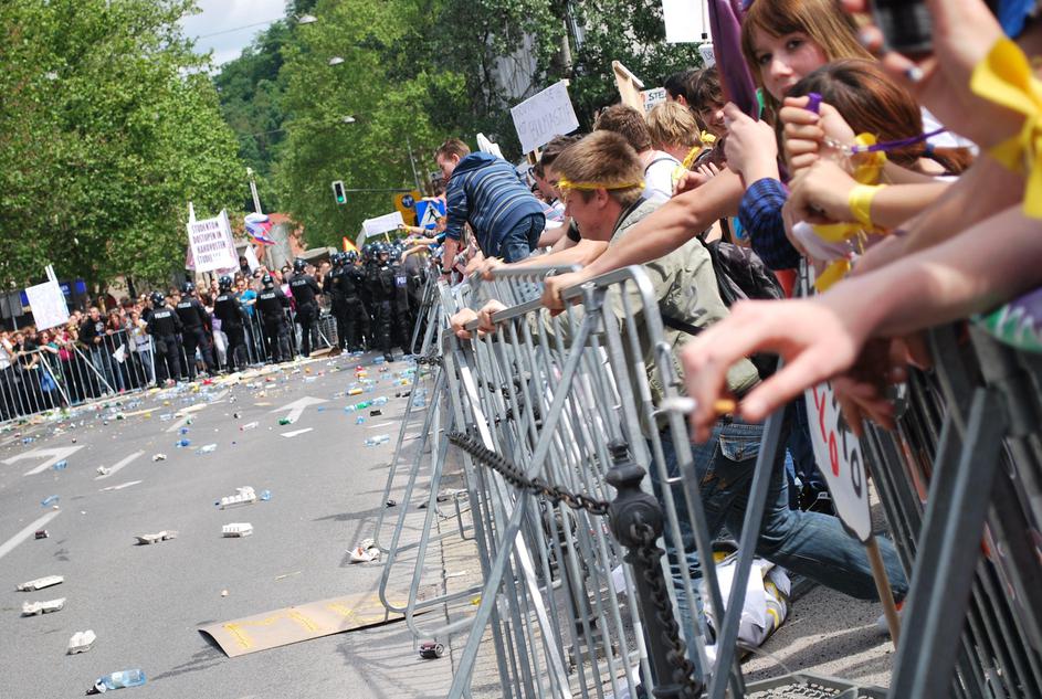 protesti študenti parlament
