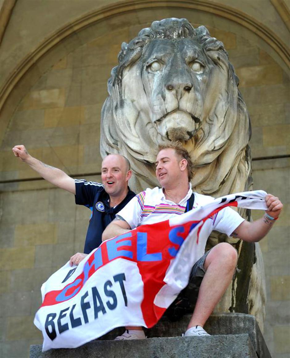 Finale Liga prvakov Bayern Chelsea München navijači trg Odeon lev kip podoba | Avtor: EPA