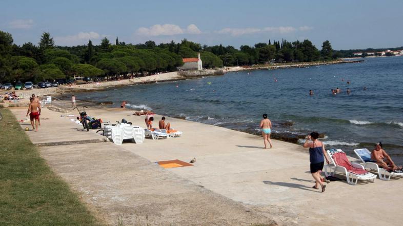 <razno> 14.07.09 obala, morje, plaza, ljudje, dopust, pocitnice, Hrvaska, 